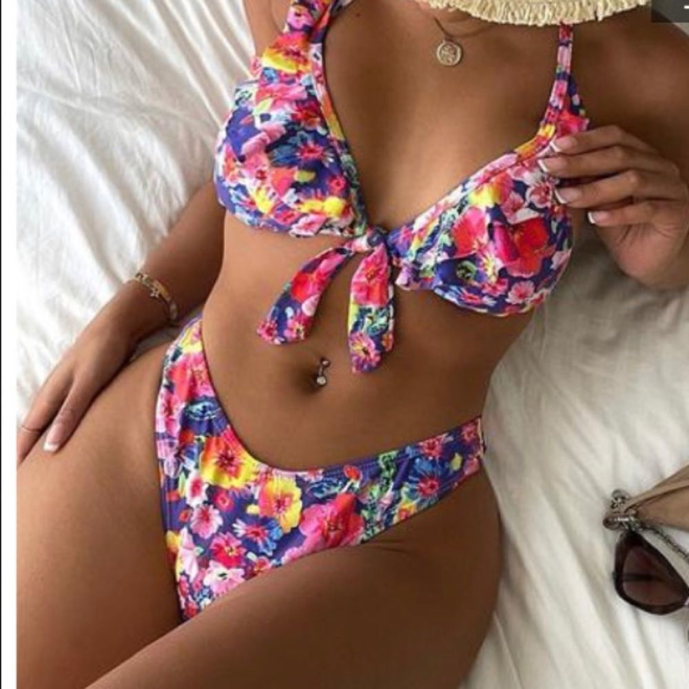 Bundle 5/$10 item!! Going out of business sale!! NWT floral bikini - Picture 2 of 3